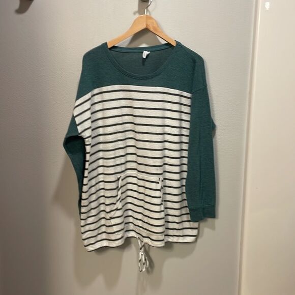 Livi Active woman’s long sleeve white and grey striped top - Picture 2 of 8